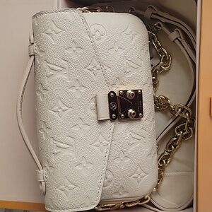 Louis Vuitton Pochette Metis East West, Sand Colour